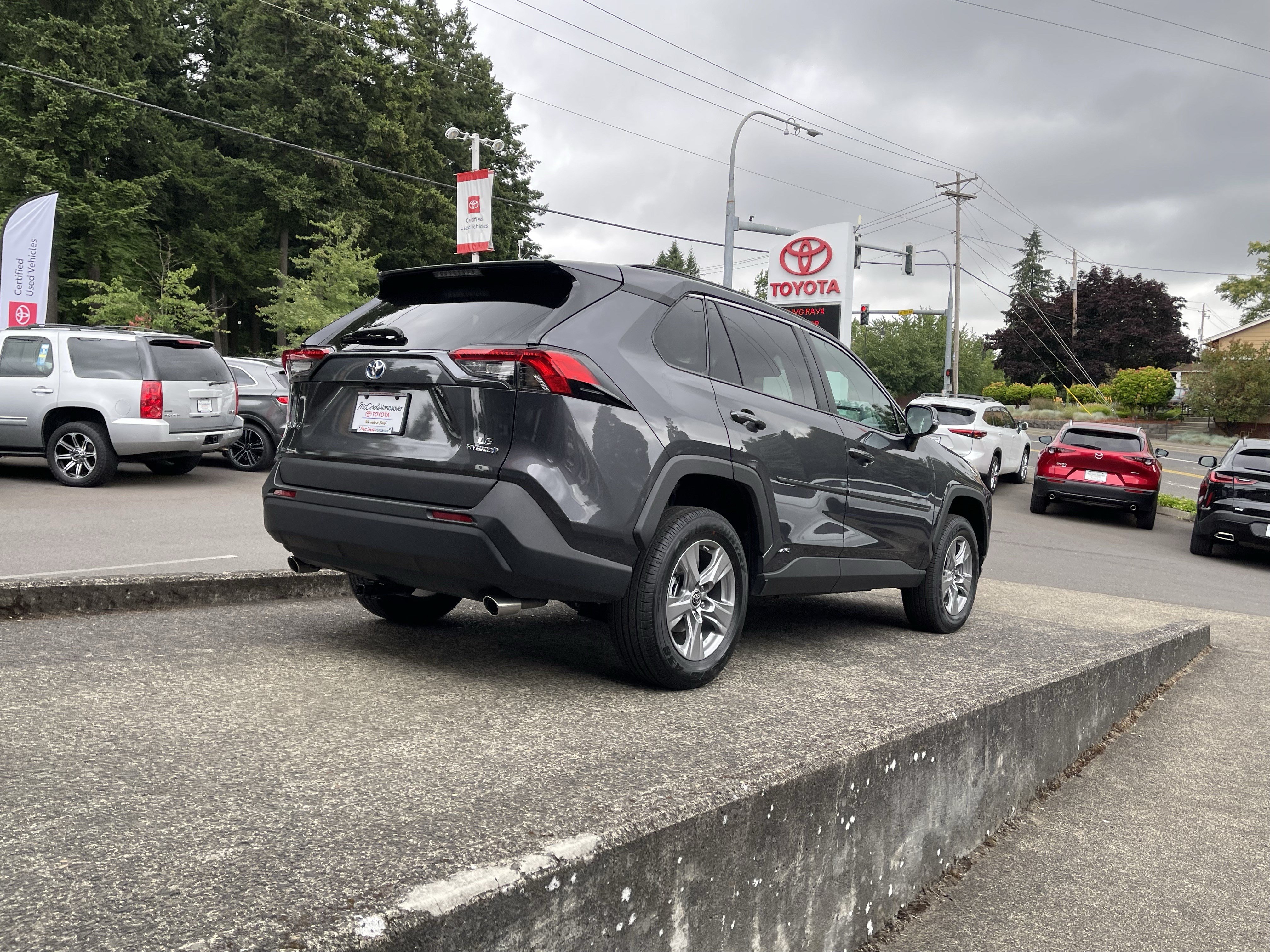 Certified 2024 Toyota RAV4 LE AWD/4WD image 8