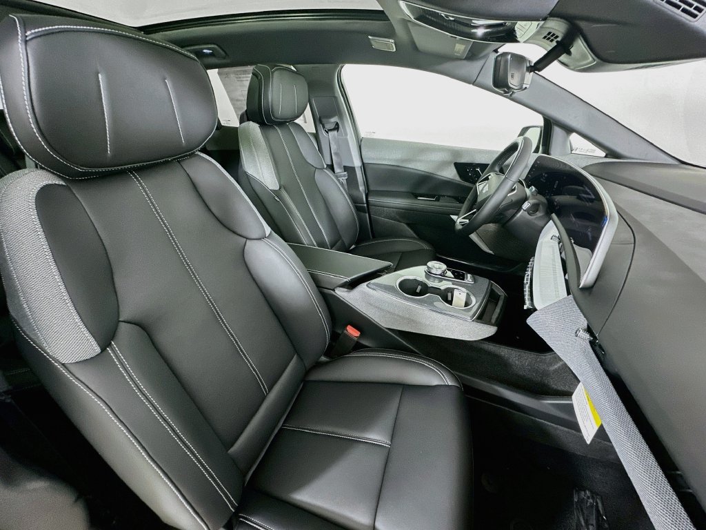 New 2027 Cadillac Optiq Luxury w/ LPO, Floor Liner Package AWD/4WD image 37