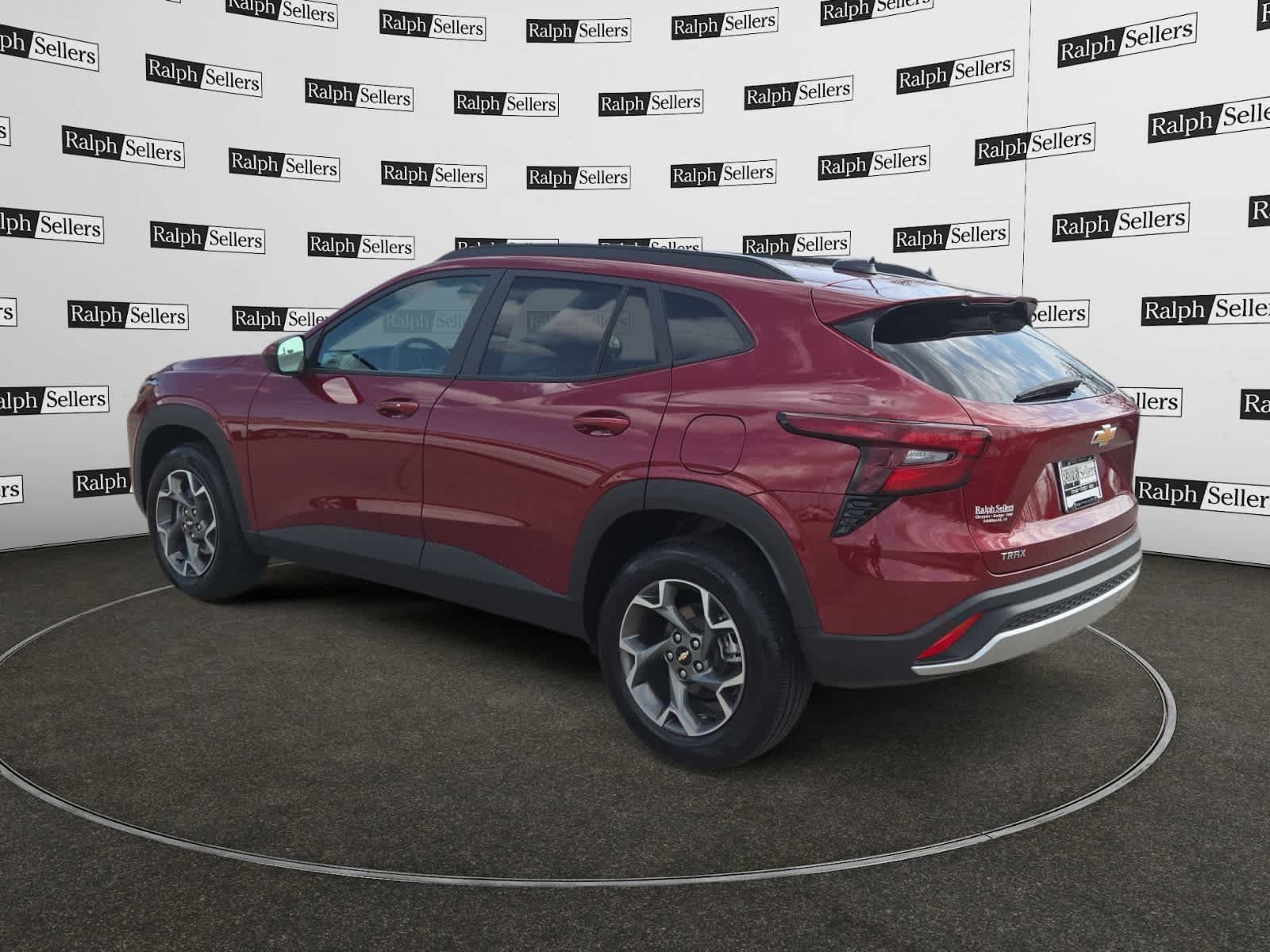 Used 2025 Chevrolet Trax LT w/ LT Convenience Package image 4