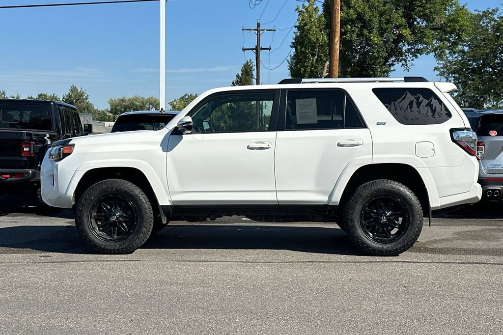 Used 2022 Toyota 4Runner SR5 Premium w/ Moonroof Package AWD/4WD image 7
