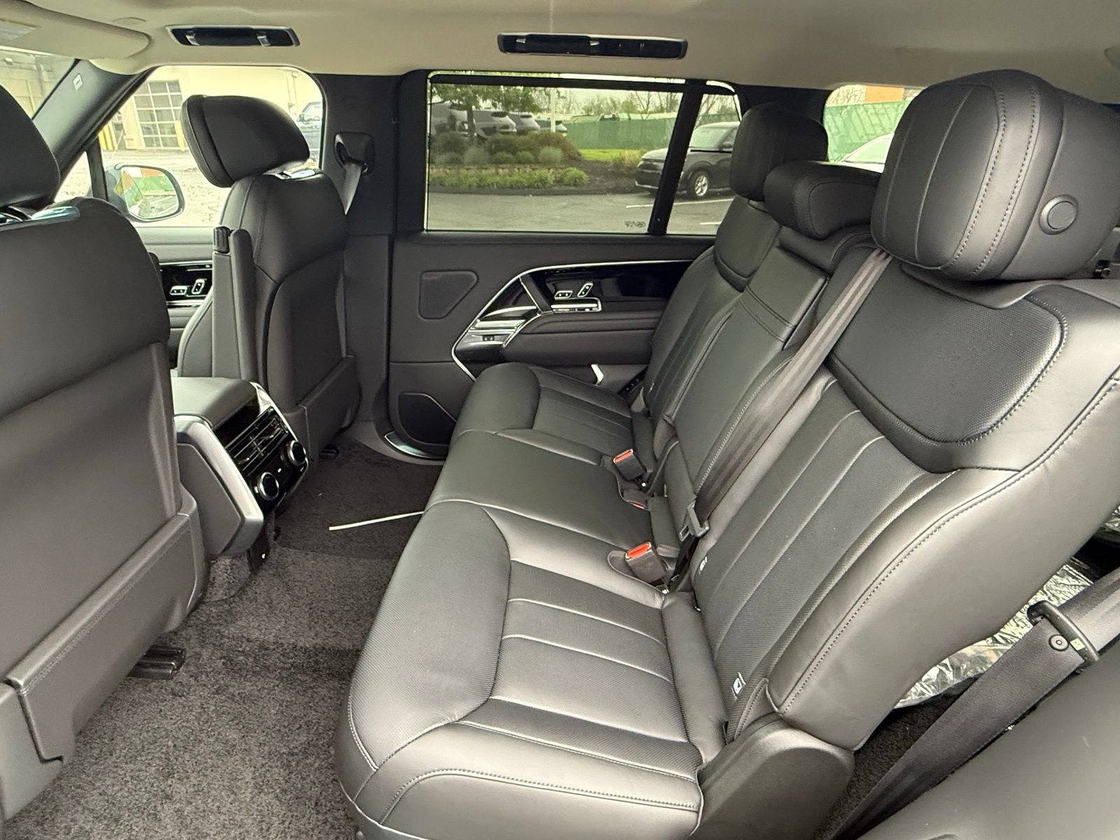 New 2026 Land Rover Range Rover Long Wheelbase SE AWD/4WD image 16