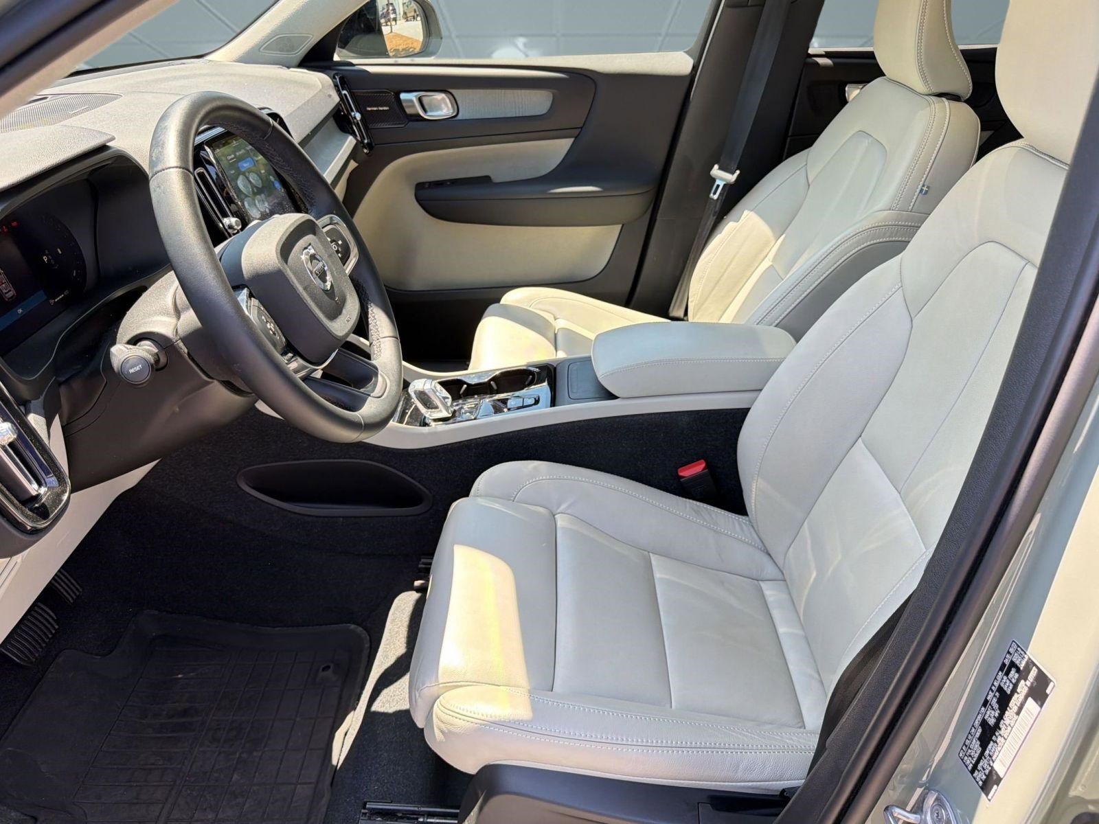 Used 2023 Volvo XC40 B5 Ultimate w/ Protection Package Premier AWD/4WD image 5