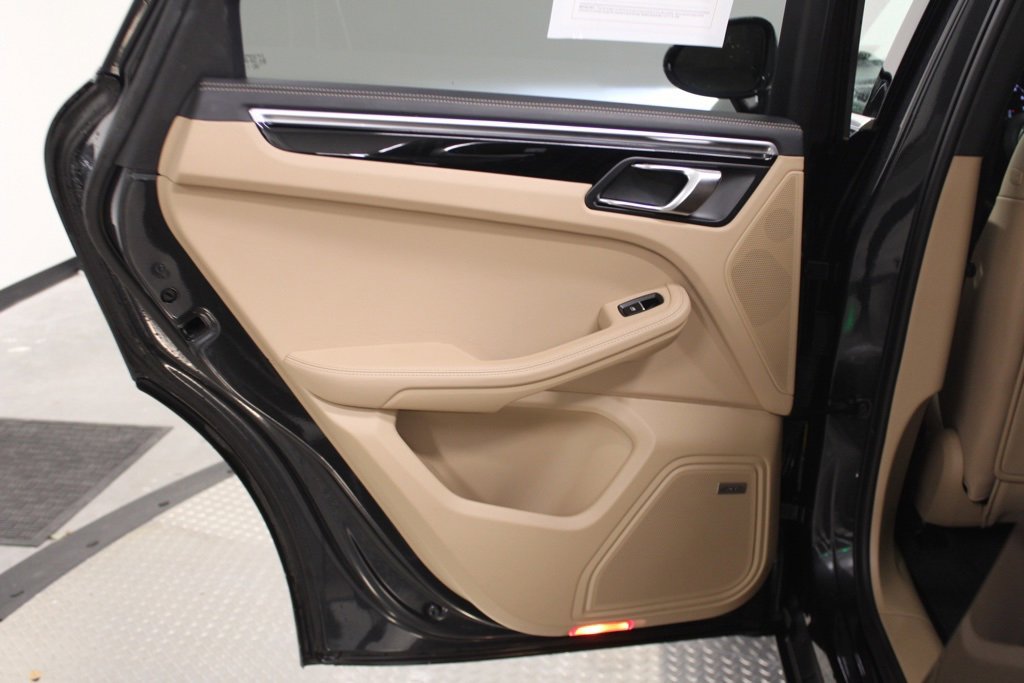 Certified 2022 Porsche Macan image 31