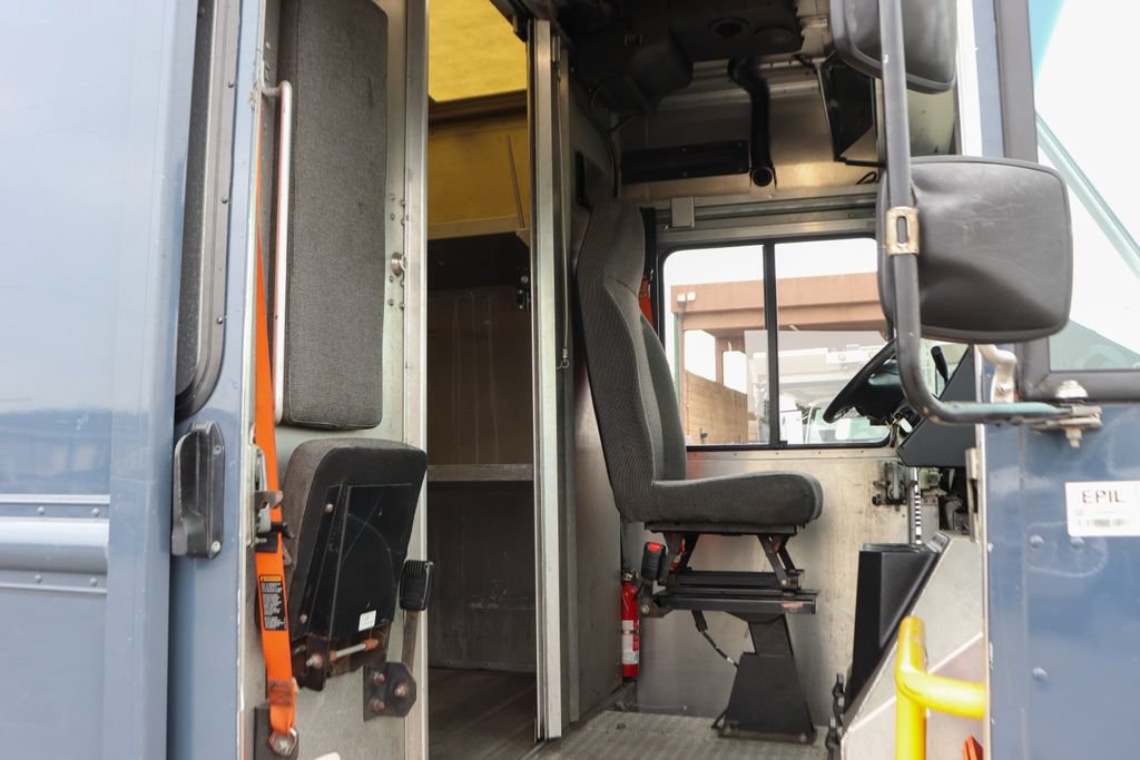 Used 2019 Ford E-450 and Econoline 450 Super Duty RWD image 34