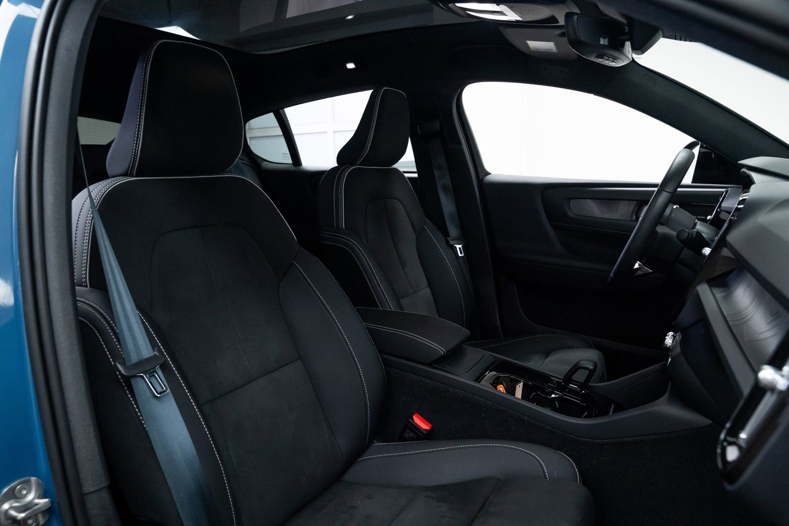 Used 2023 Volvo C40 P8 Recharge Ultimate image 23