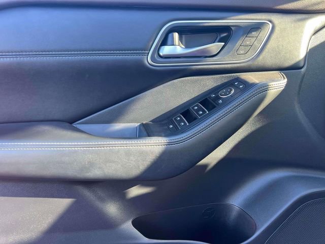 Used 2022 Nissan Rogue Platinum w/ Head-Up Display Package image 17