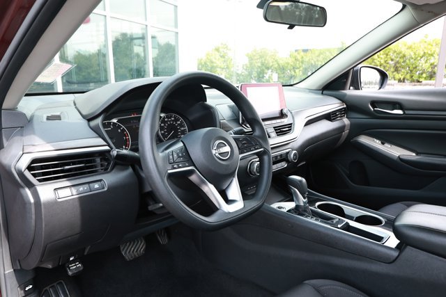 Used 2024 Nissan Altima 2.5 SV FWD image 23