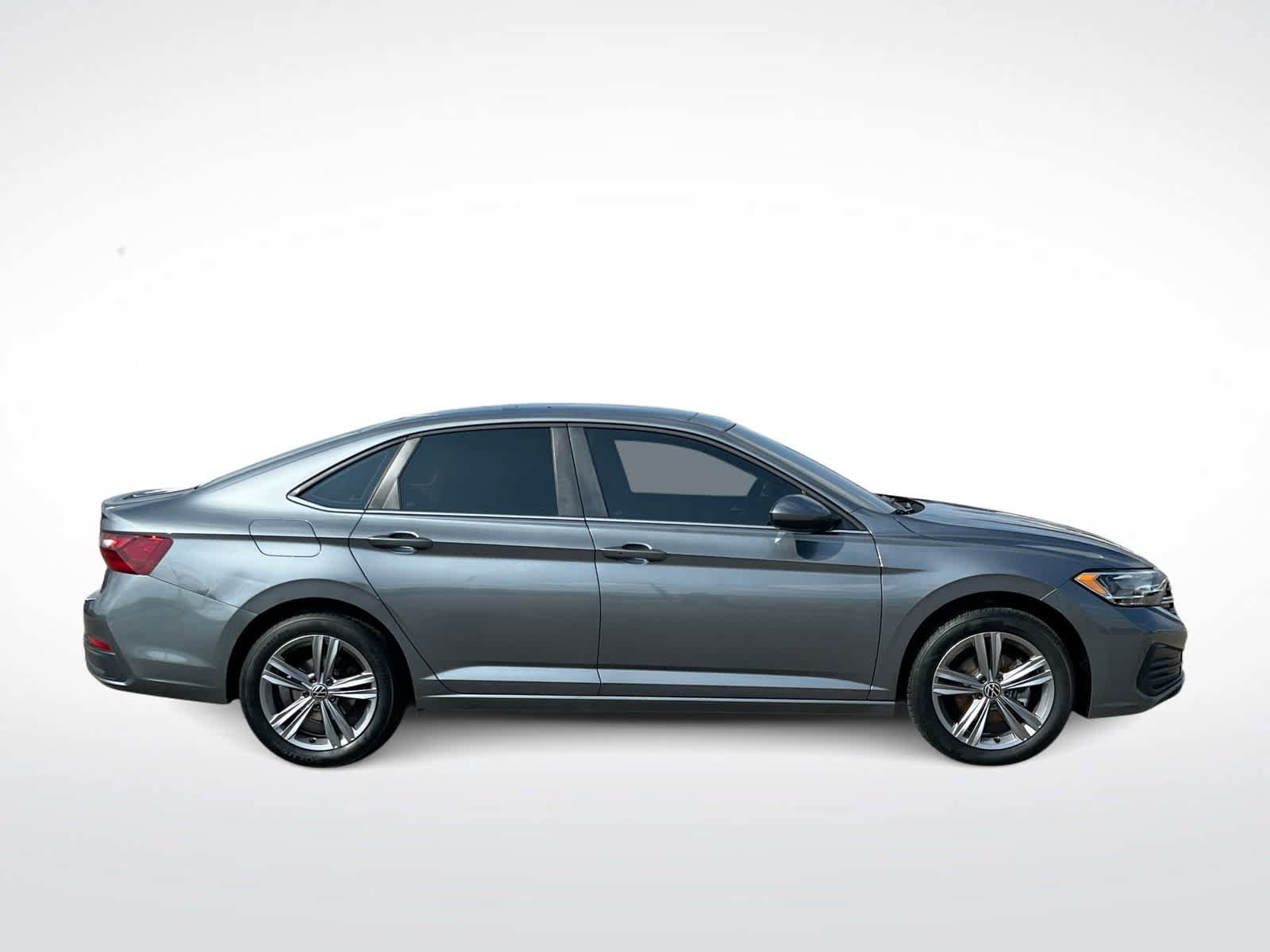 Used 2024 Volkswagen Jetta SE w/ Panoramic Sunroof Package FWD image 9