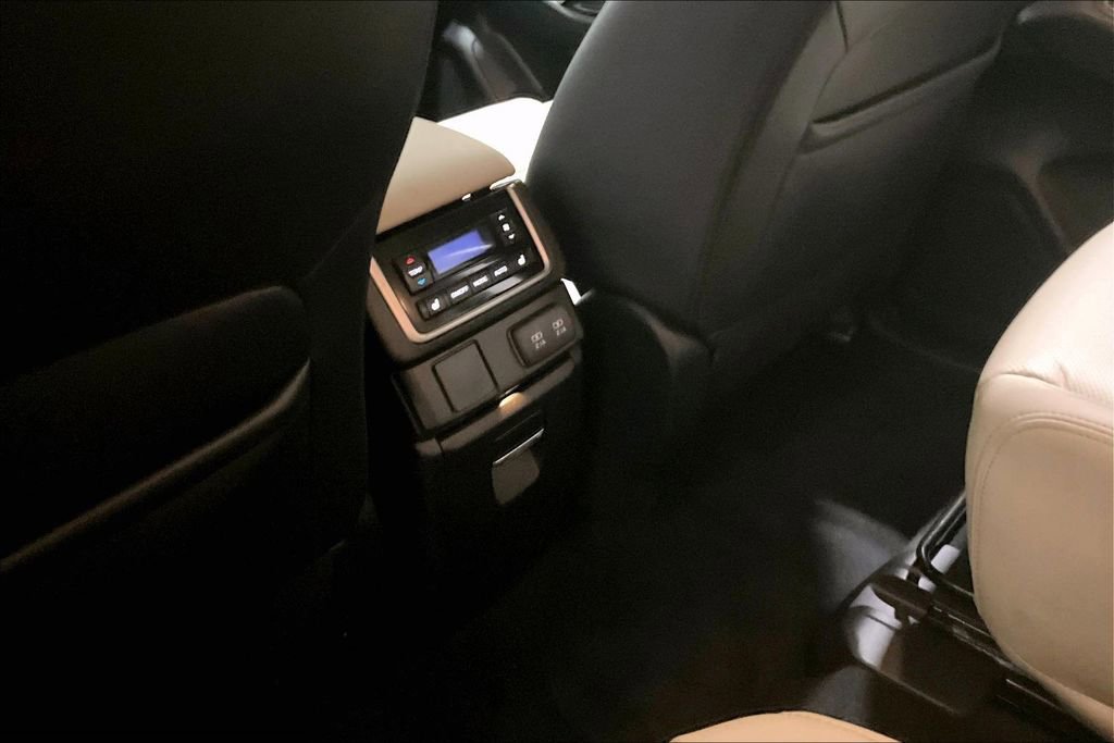 Used 2022 Subaru Ascent Limited image 10