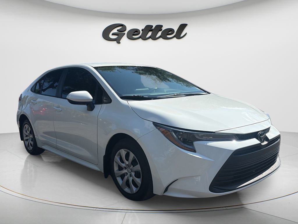 Used 2026 Toyota Corolla LE FWD image 3