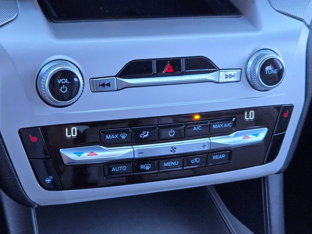 Used 2021 Ford Explorer XLT w/ Equipment Group 202A image 20