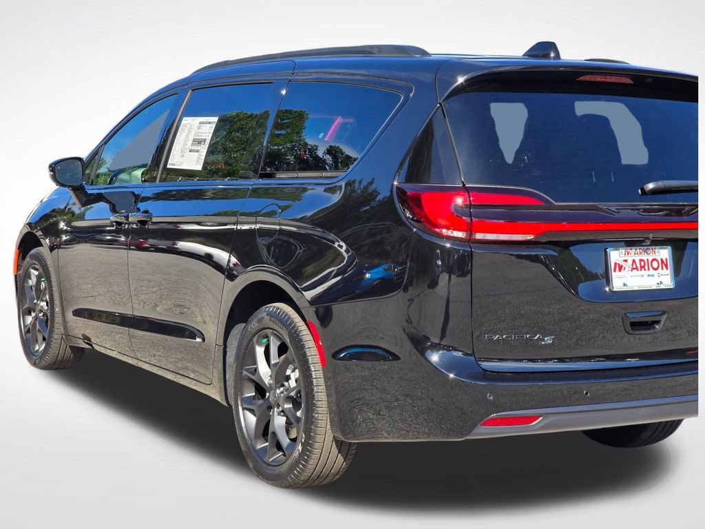 New 2027 Chrysler Pacifica Limited w/ S Appearance Package AWD/4WD image 40