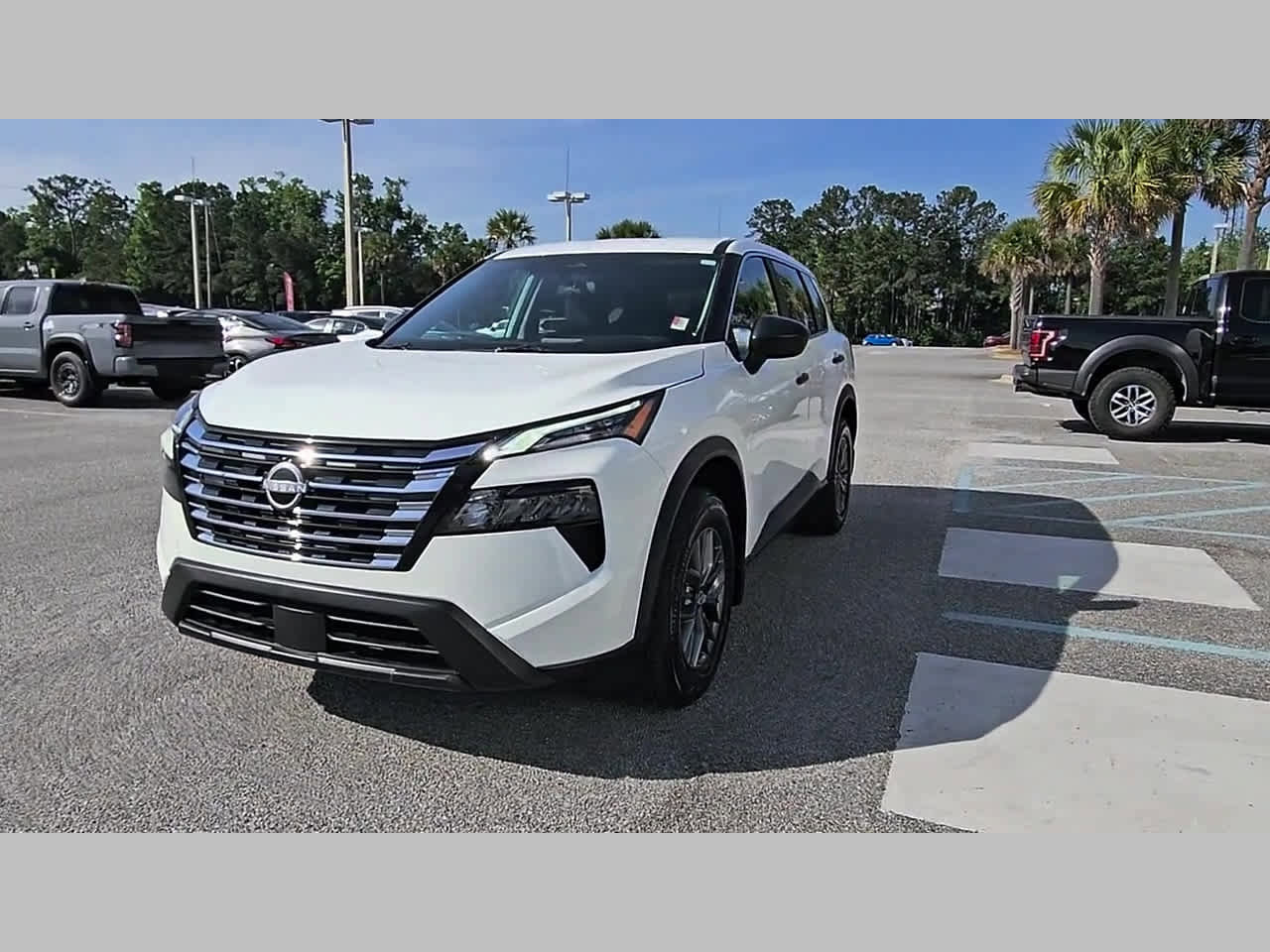 Used 2025 Nissan Rogue S FWD image 21