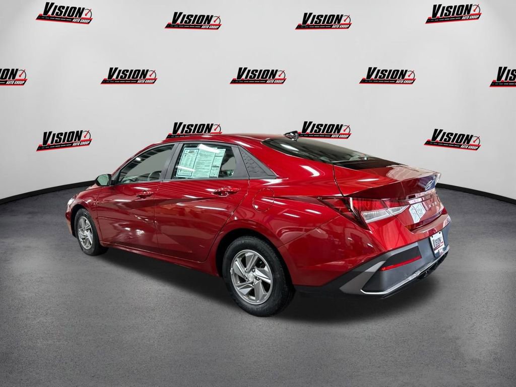 Used 2024 Hyundai Elantra SE image 7
