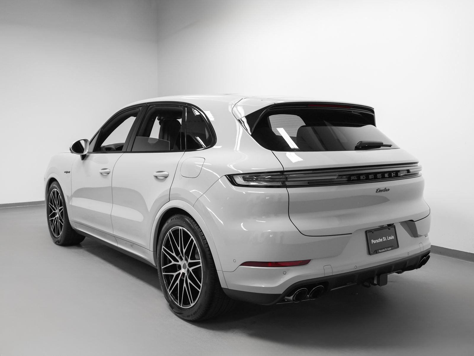 New 2026 Porsche Cayenne Turbo AWD/4WD image 3