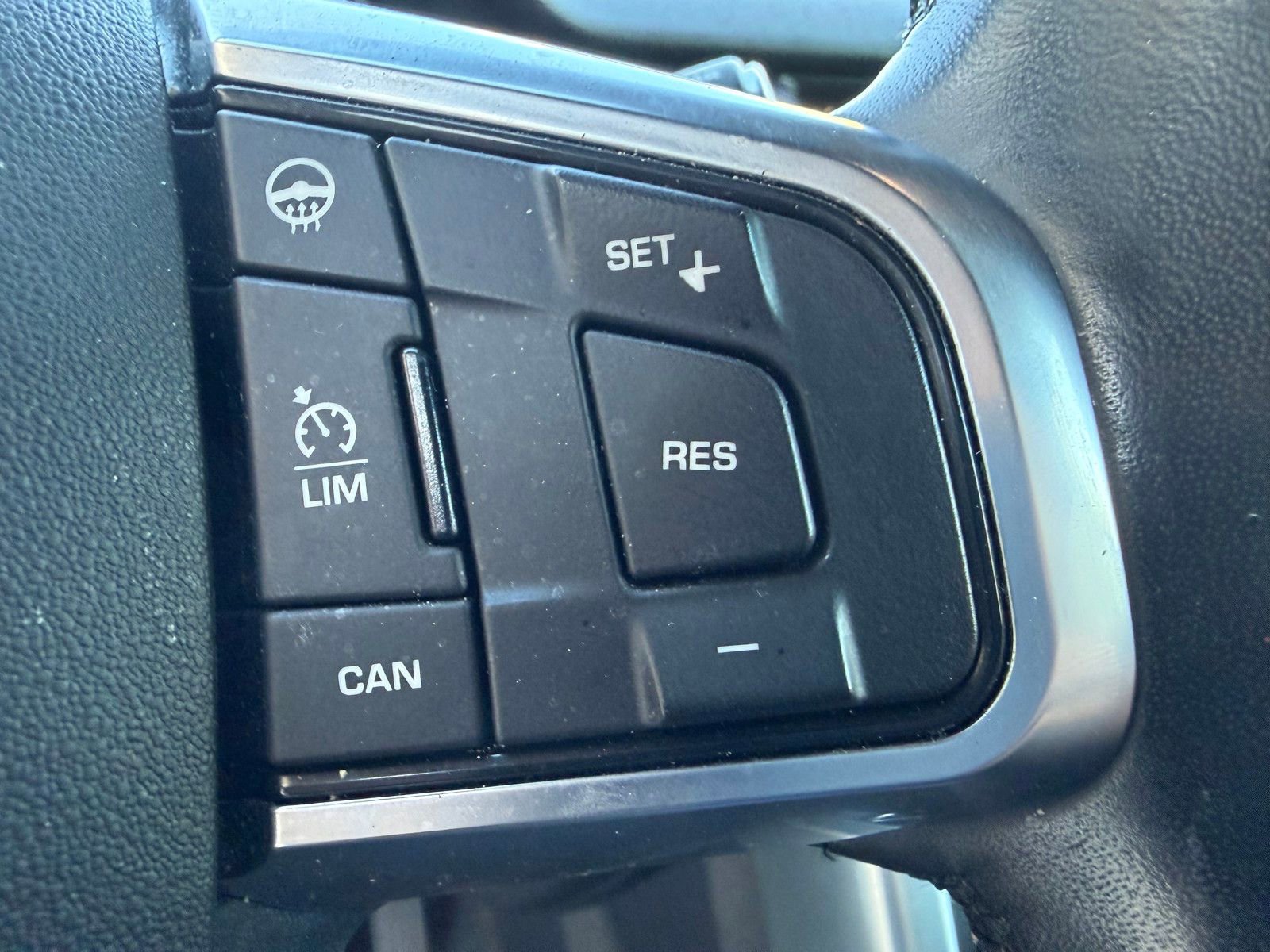 Used 2019 Land Rover Discovery Sport HSE image 12