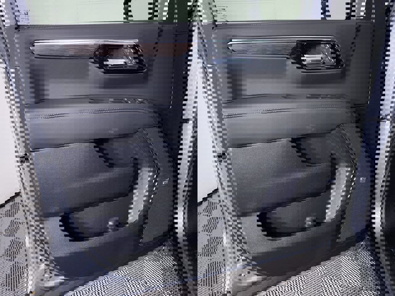 New 2026 Chevrolet Suburban Z71 w/ Comfort Package image 13