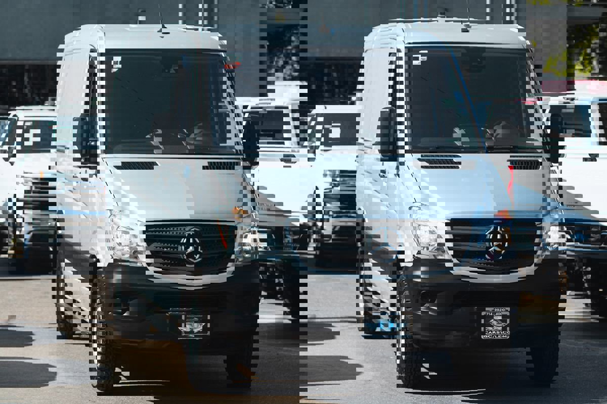 Used 2018 Mercedes-Benz Sprinter 2500 image 3
