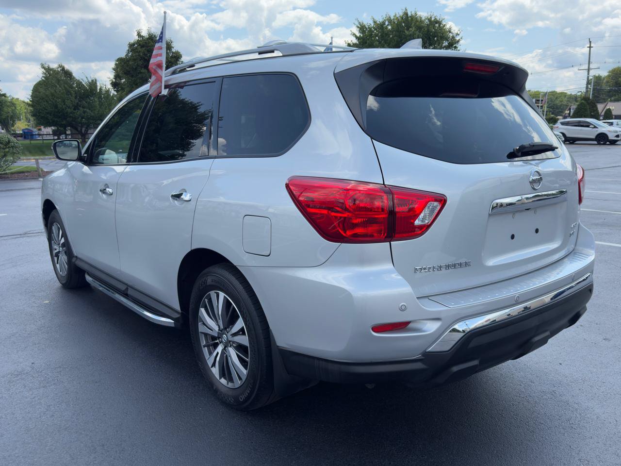 Used 2020 Nissan Pathfinder SV AWD/4WD image 7