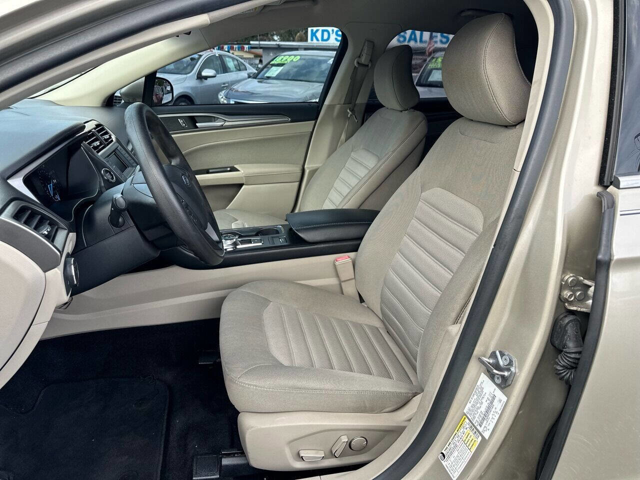 Used 2017 Ford Fusion SE image 14