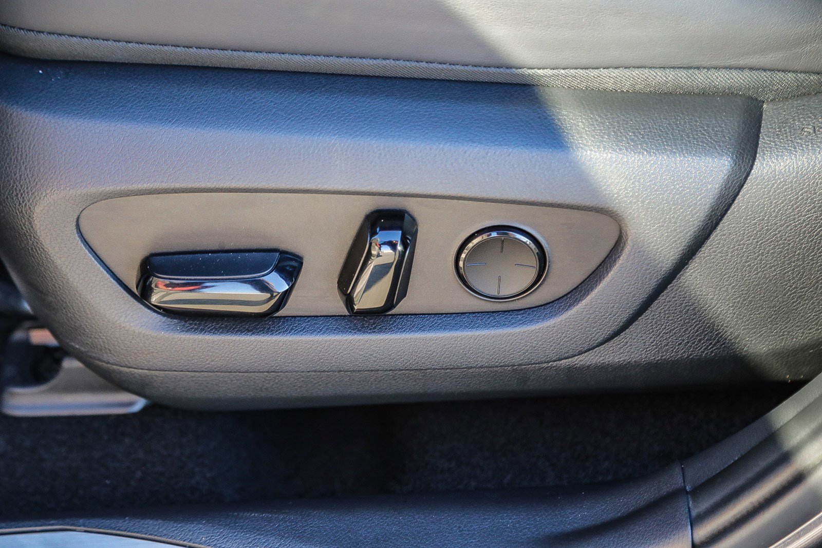 Used 2023 Lexus NX 450h+ AWD w/ Accessory Package (Z2) image 19