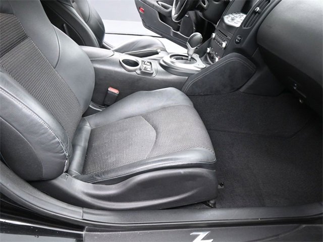 Used 2010 Nissan 370Z Touring image 12