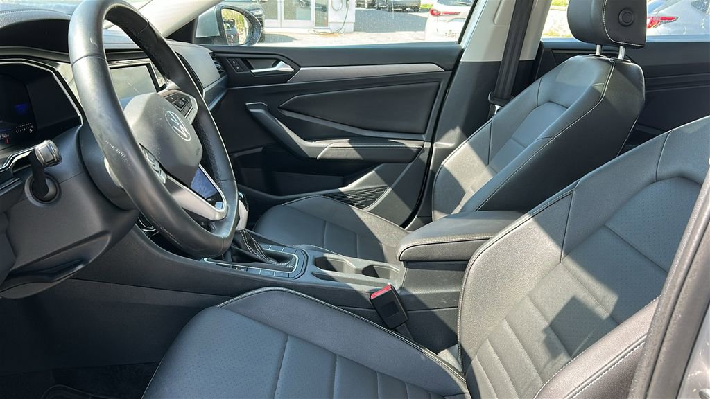 Used 2023 Volkswagen Jetta SE w/ Panoramic Sunroof Package FWD image 10