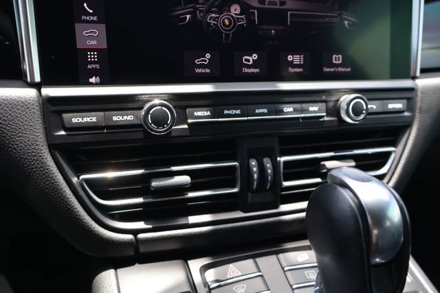 Used 2020 Porsche Macan AWD/4WD image 13