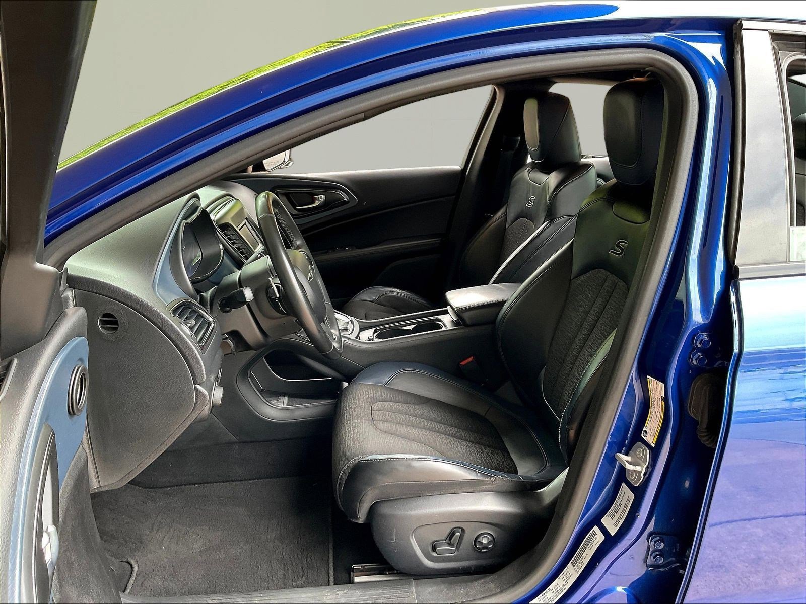Used 2015 Chrysler 200 S w/ Comfort Group FWD image 20
