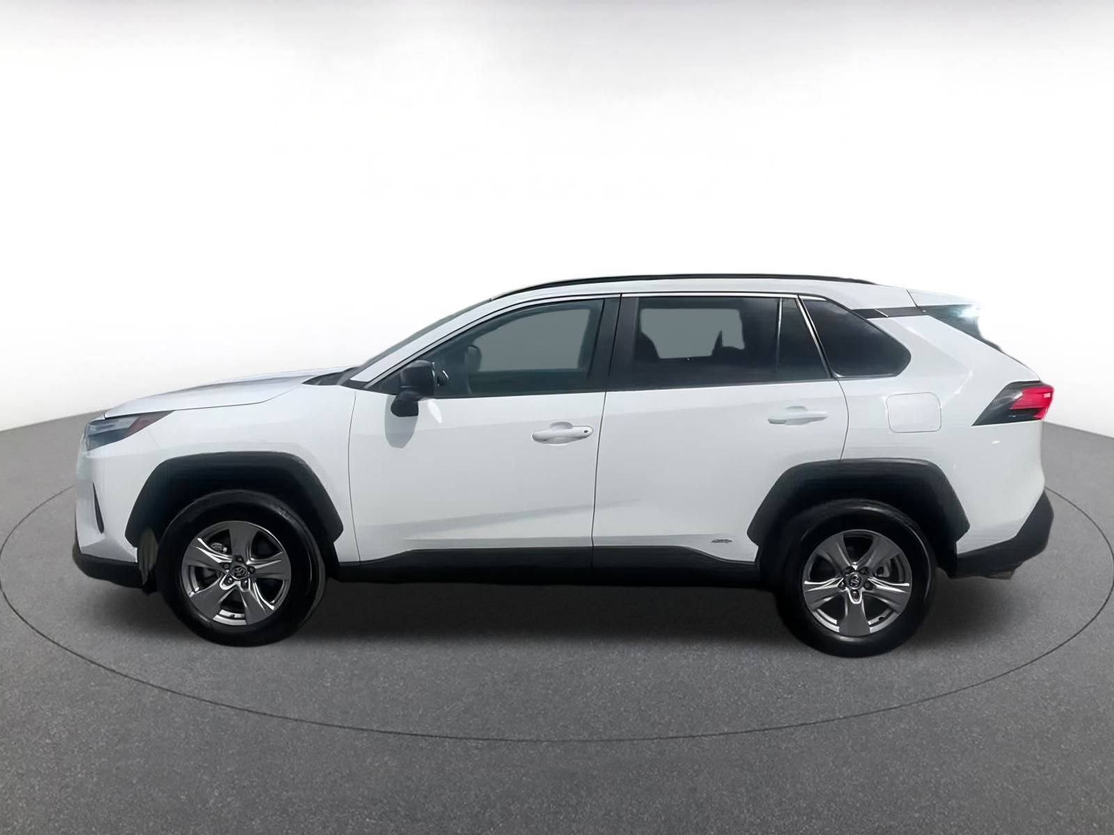 Used 2025 Toyota RAV4 LE image 9