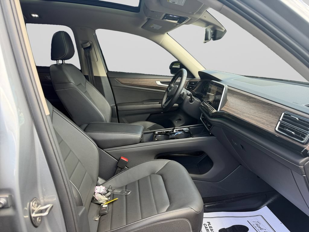 Used 2025 Volkswagen Atlas SEL AWD/4WD image 17