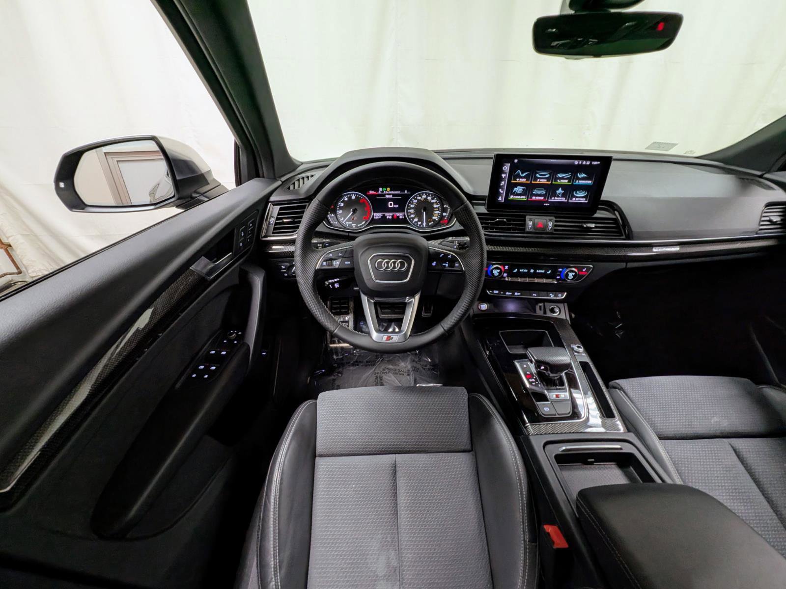 Used 2022 Audi SQ5 Premium w/ Convenience Package image 2