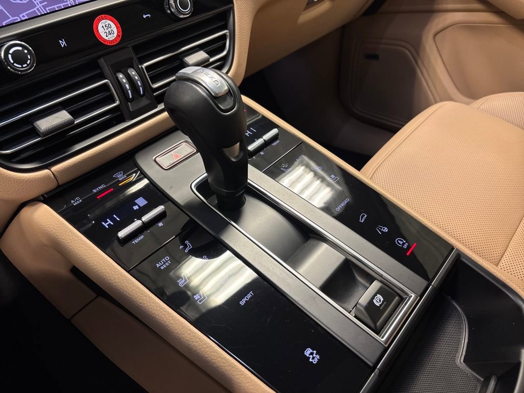 Used 2024 Porsche Macan image 36