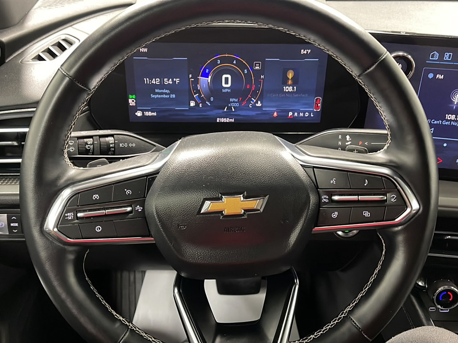 Used 2026 Chevrolet Traverse LT w/ Driver Confidence Package FWD image 4
