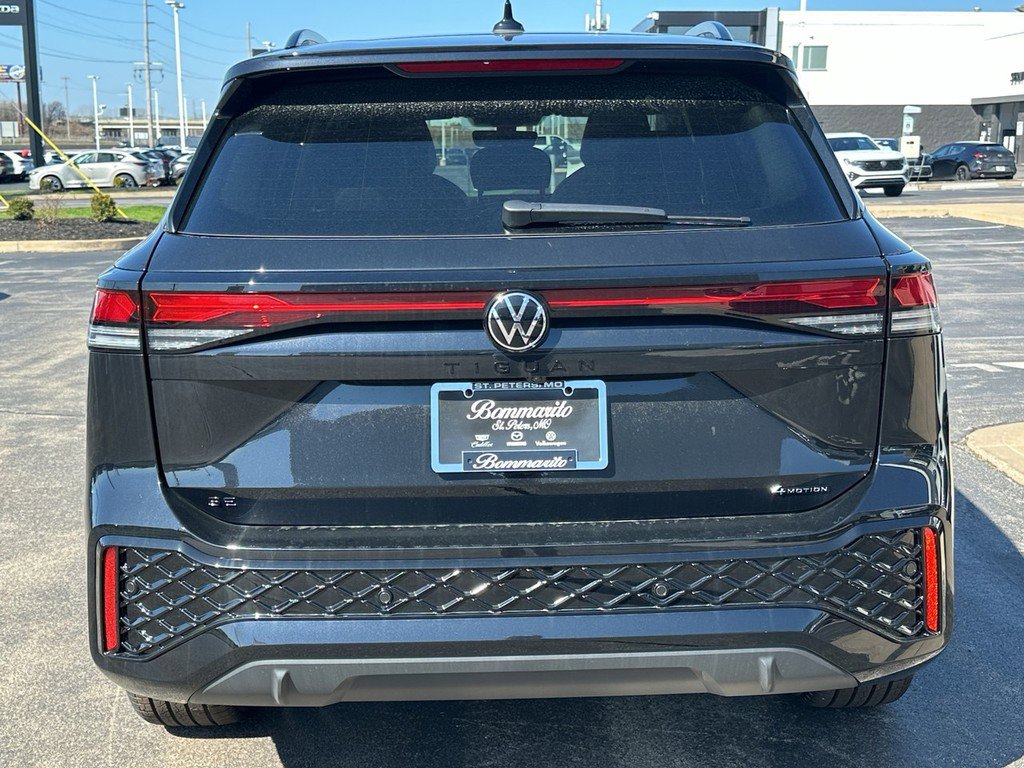 New 2026 Volkswagen Tiguan SE R-Line AWD/4WD image 3