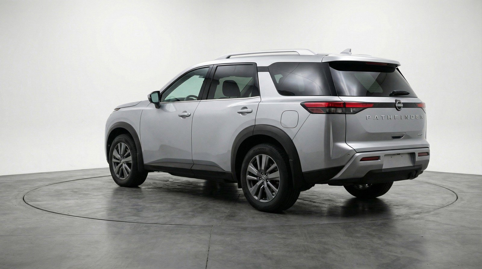 Used 2025 Nissan Pathfinder SV image 6