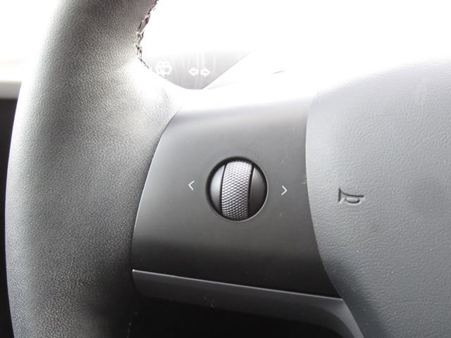 Used 2024 Tesla Model Y Long Range AWD/4WD image 24