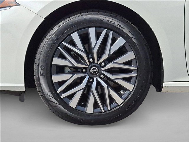 Used 2025 Nissan Altima 2.5 SV FWD image 23