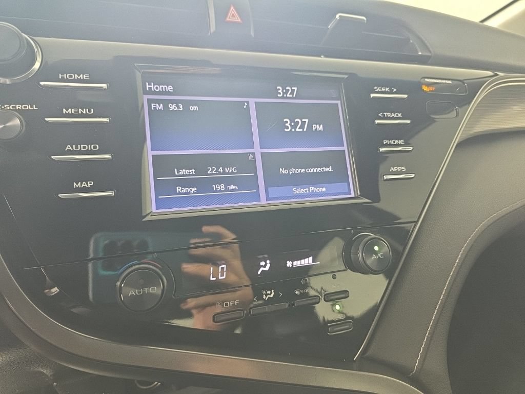 Used 2020 Toyota Camry SE FWD image 16