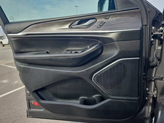 Used 2025 Jeep Grand Cherokee Overland w/ Adv Protech Group III image 26