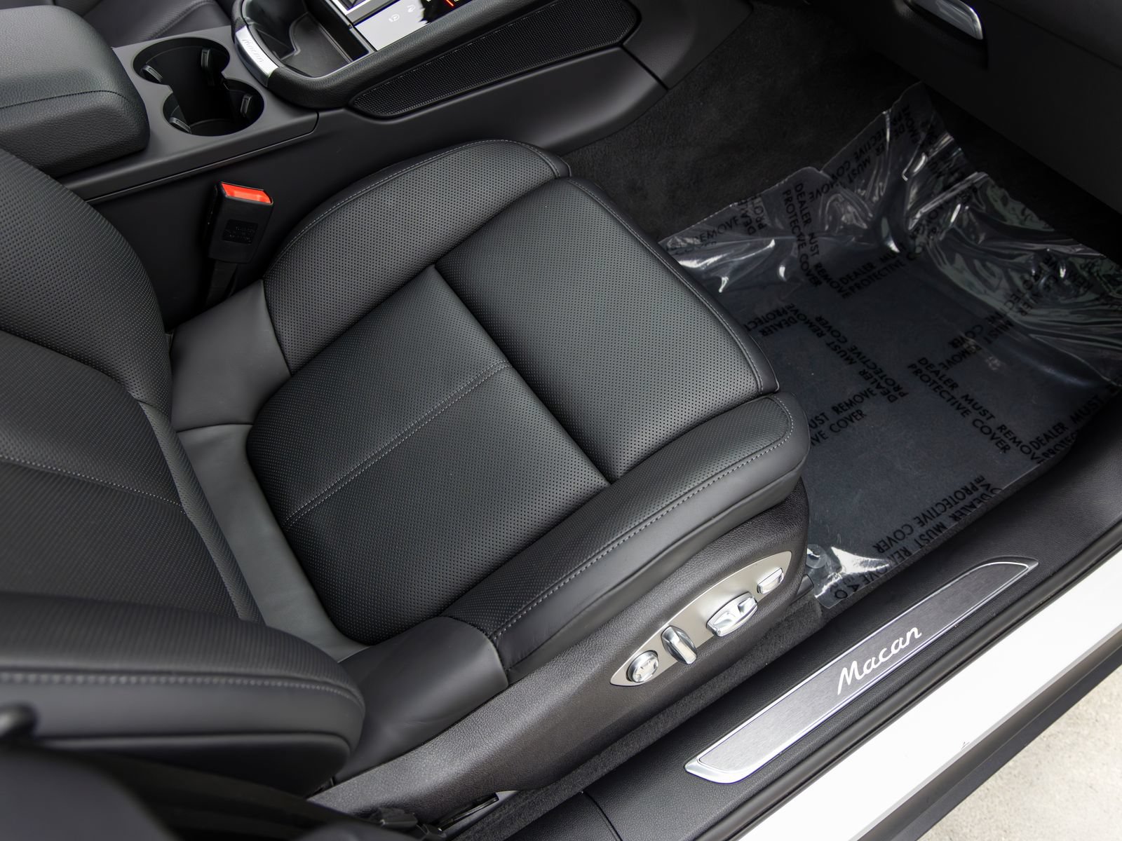 Certified 2026 Porsche Macan AWD/4WD image 55