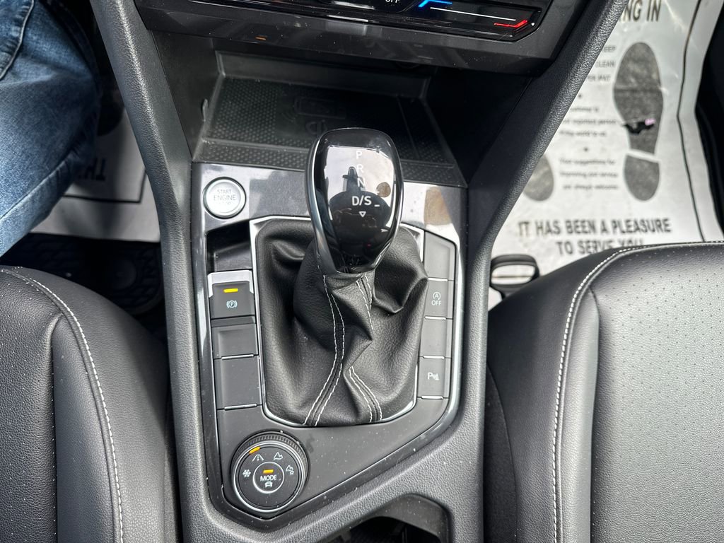 Certified 2024 Volkswagen Tiguan SE R-Line image 12