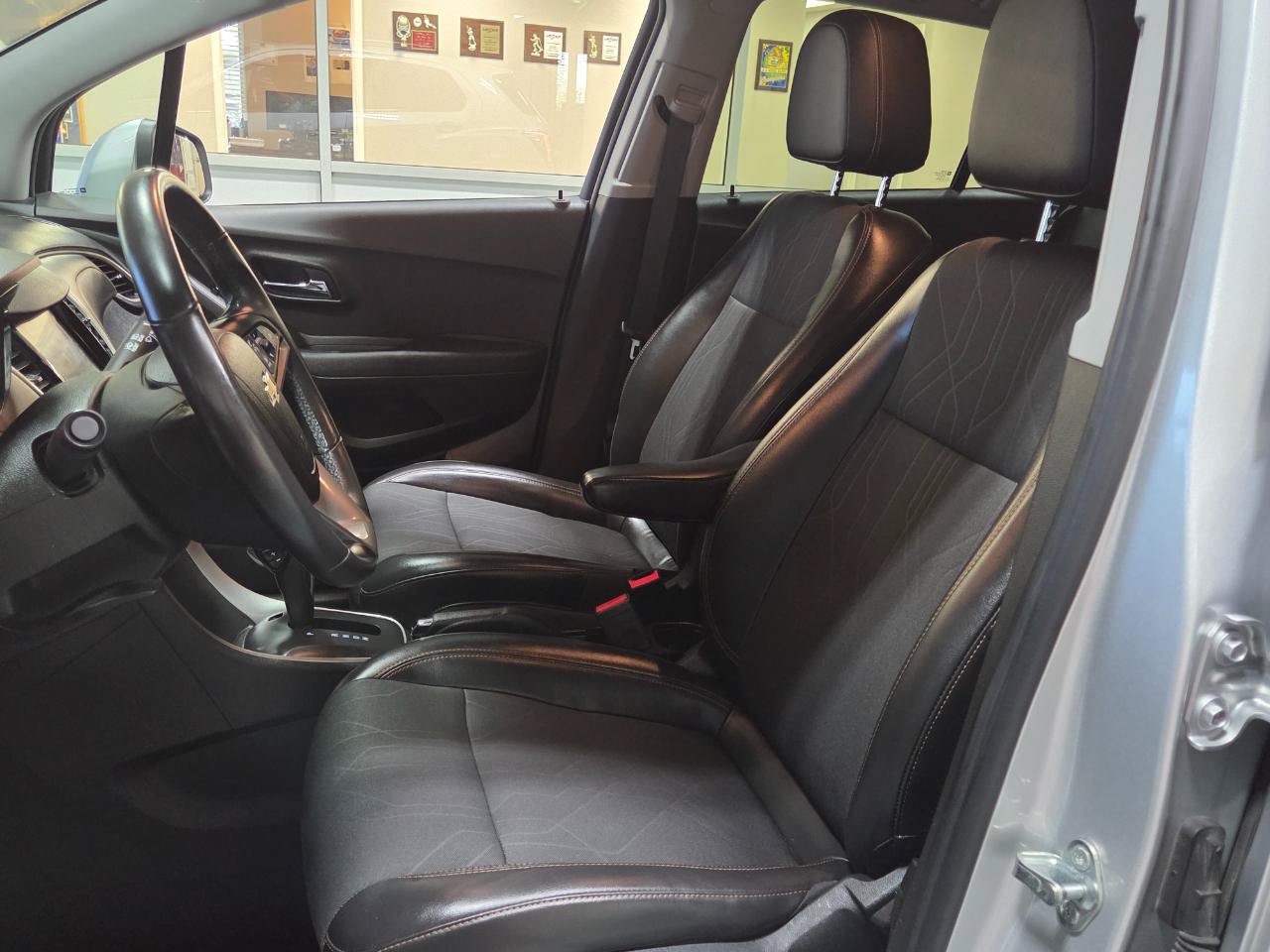 Used 2017 Chevrolet Trax LT w/ LT Convenience Package FWD image 15