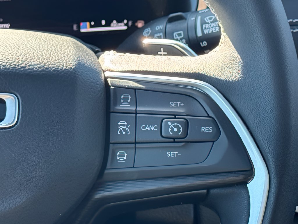 Used 2025 Jeep Grand Cherokee Altitude RWD image 17