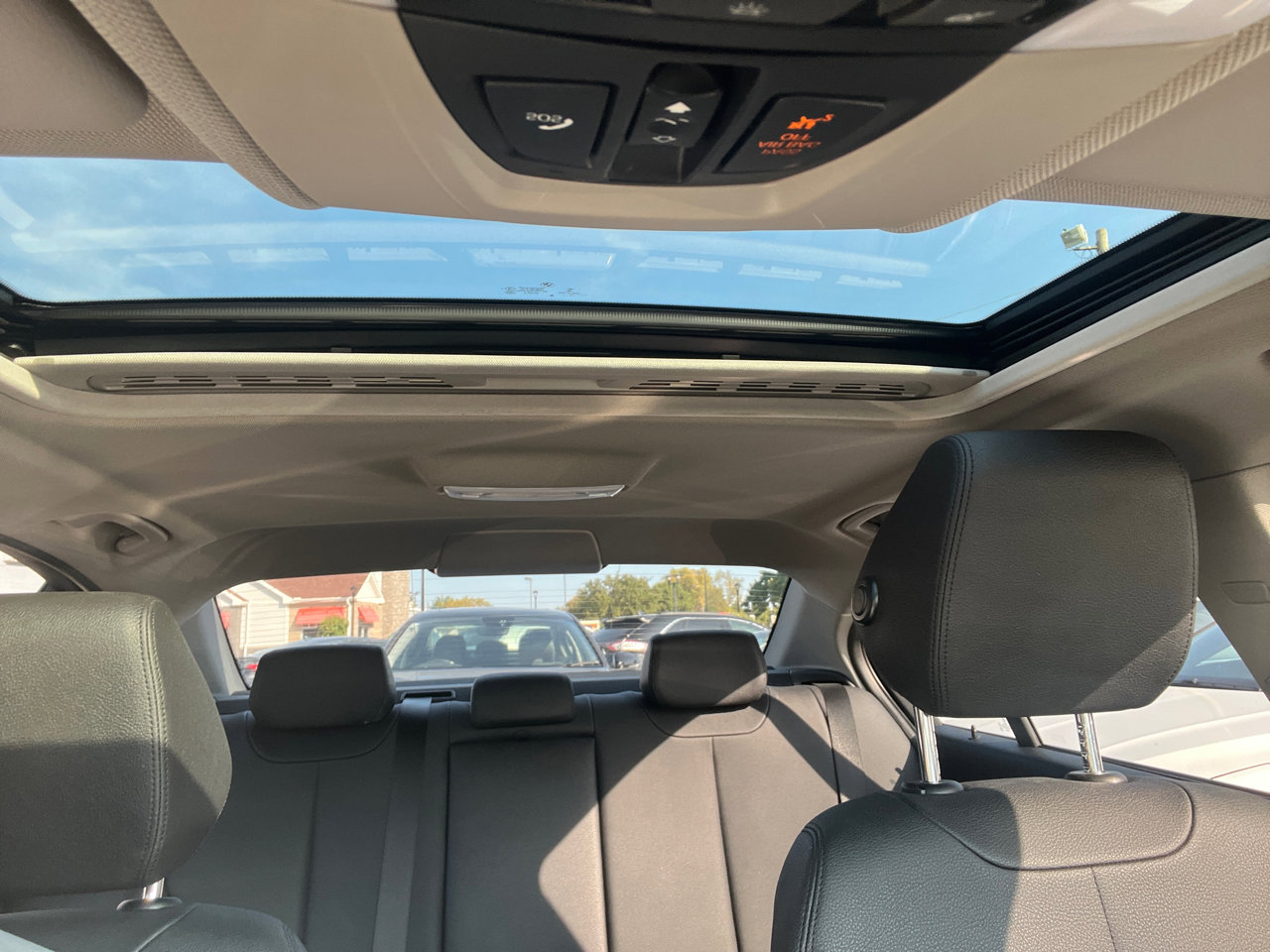 Used 2018 BMW 320i xDrive Sedan image 29