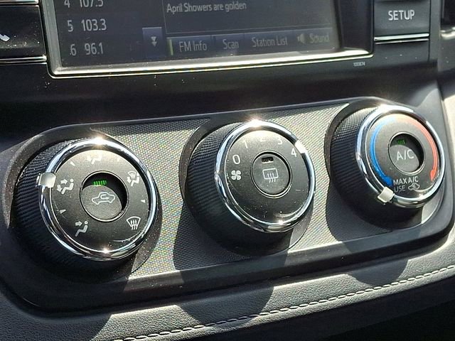 Used 2018 Toyota RAV4 LE image 17