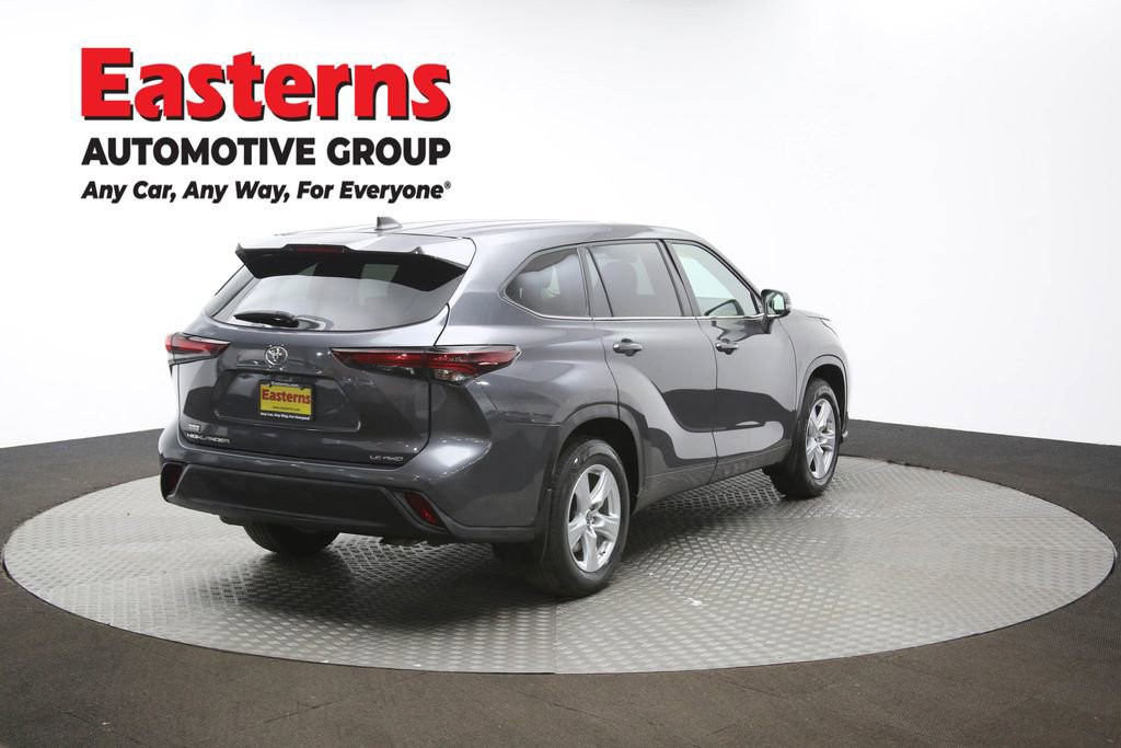 Used 2024 Toyota Highlander LE image 41