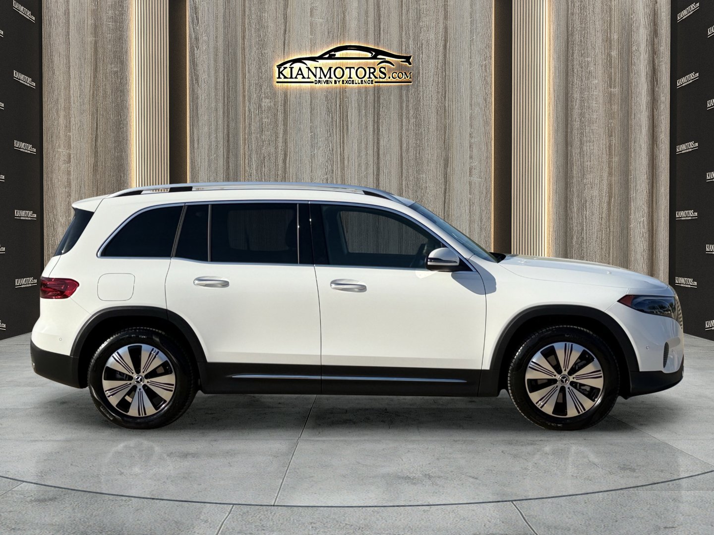 Used 2025 Mercedes-Benz EQB 250+ image 8