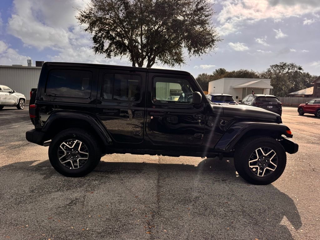 Used 2025 Jeep Wrangler Sahara image 10