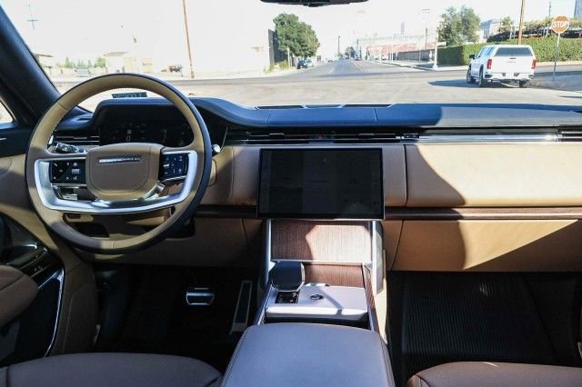 New 2025 Land Rover Range Rover Long Wheelbase SE image 28